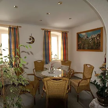 Gasthof Zur Post Inn *