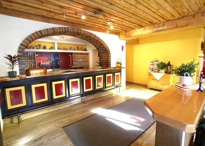 祖尔珀斯特宾馆 *